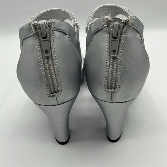 Easy Street Women's Flash Heeled Sandal - Picture 5 of 7
